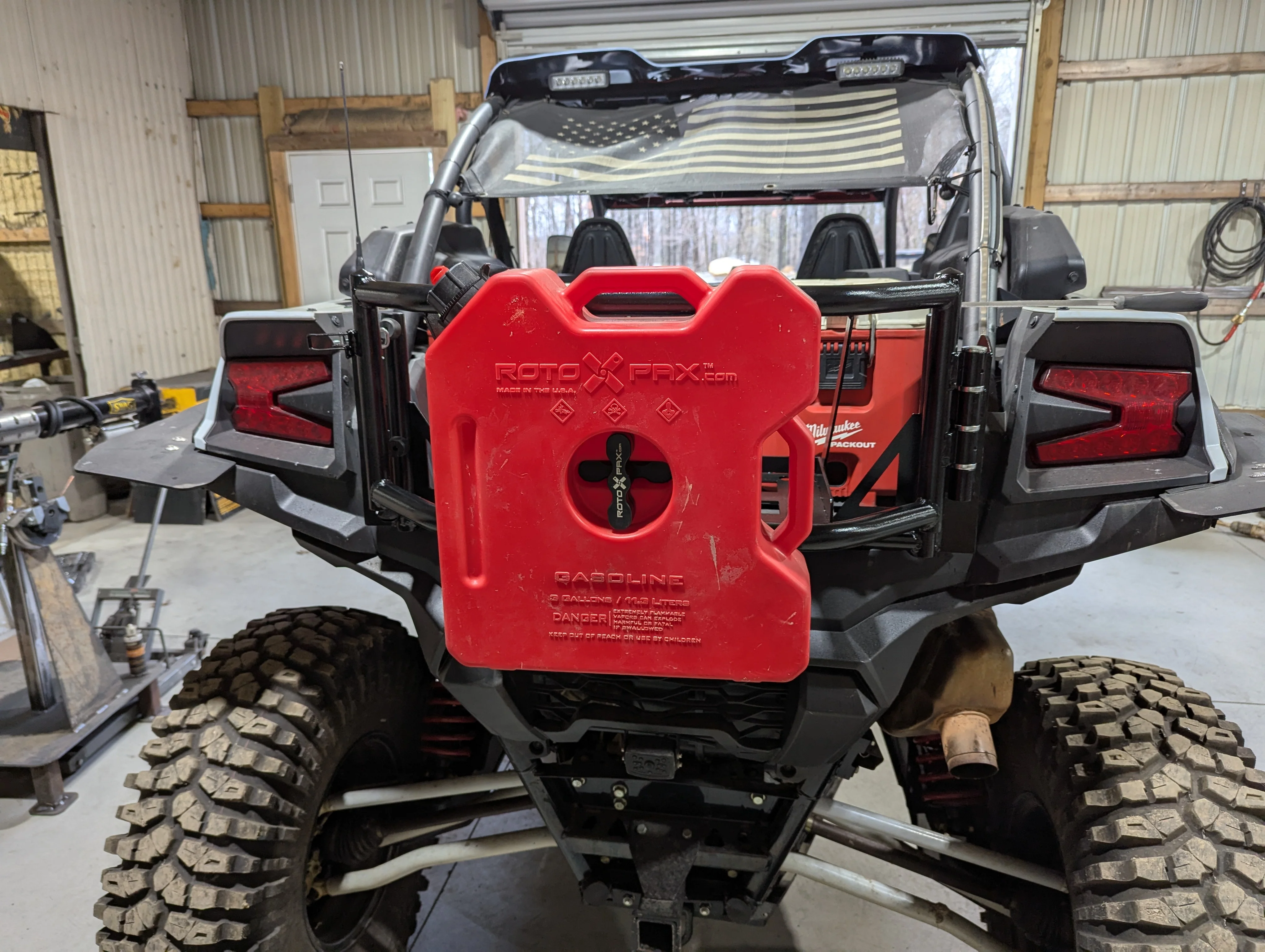 Swing out tailgate with packout Fits with or without OEM rear bumper - Image 11