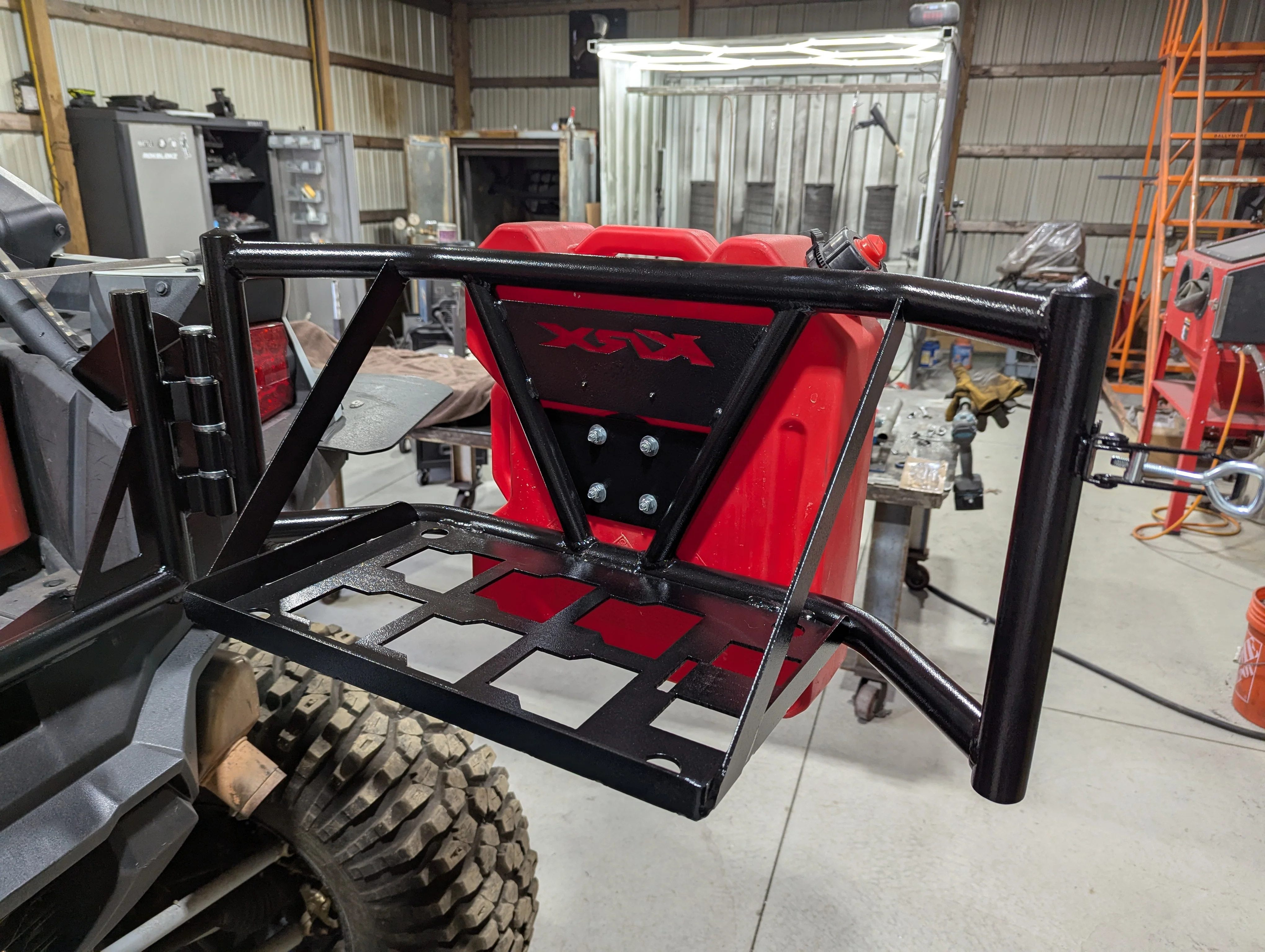 Swing out tailgate with packout Fits with or without OEM rear bumper - Image 12