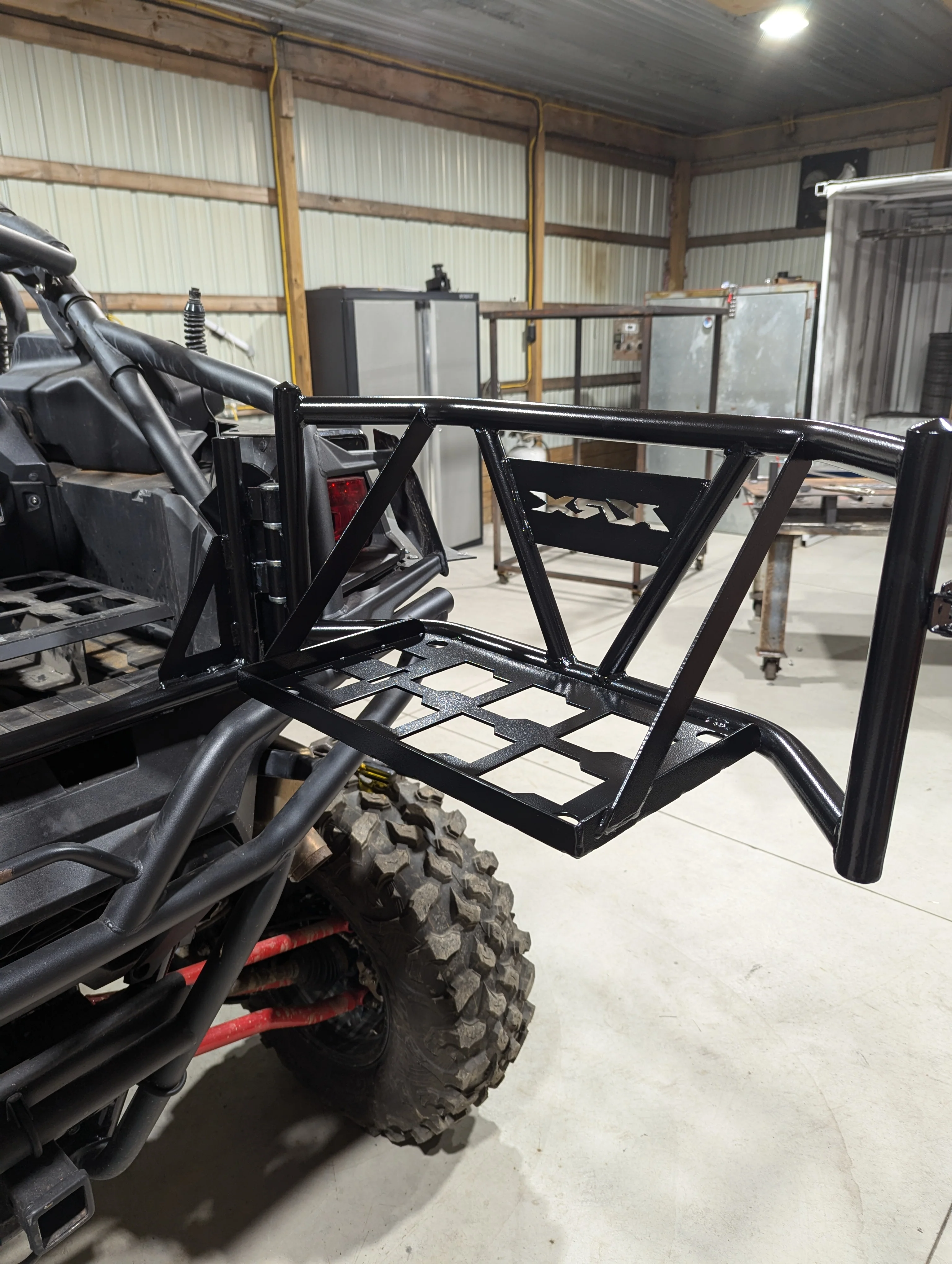 Swing out tailgate with packout Fits with or without OEM rear bumper - Image 3